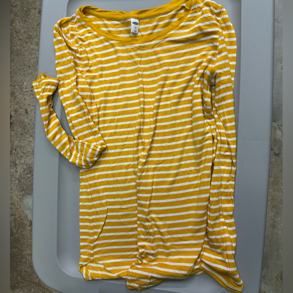 Old Navy long sleeve. Size small.